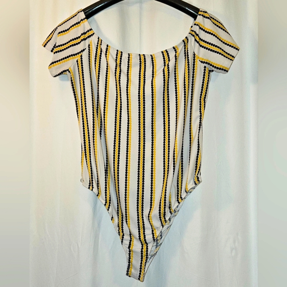 💵3/$20 Bundle 3 Specially MaWishful Park Yellow and Black Snap Closure Size XL